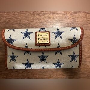 Dooney & Bourke Dallas Cowboys Clutch